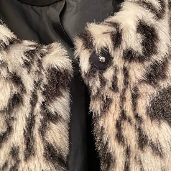 H&M Divided Leopard Print Coat. - Picture 2 of 4